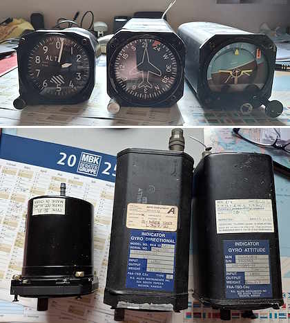 Instrumente Künstlicher Horizont,14 Volt, Kurskreisel 14 Volt, Höhenmesser VB 750 Euro alles weitere über WhatsApp 015159473516